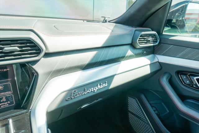 2021 Lamborghini Urus Pearl Capsule