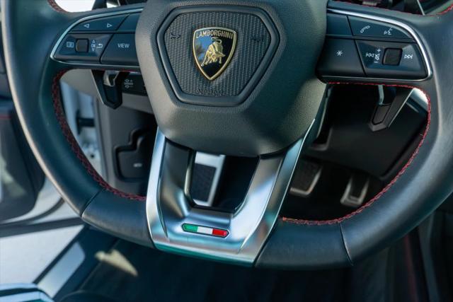 2021 Lamborghini Urus Pearl Capsule