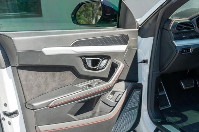 2021 Lamborghini Urus Pearl Capsule