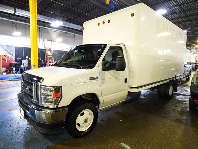2022 Ford E-450 Cutaway Base
