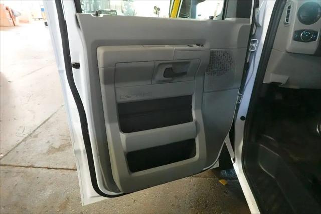 2022 Ford E-450 Cutaway Base