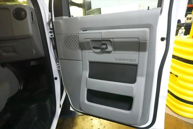 2022 Ford E-450 Cutaway Base