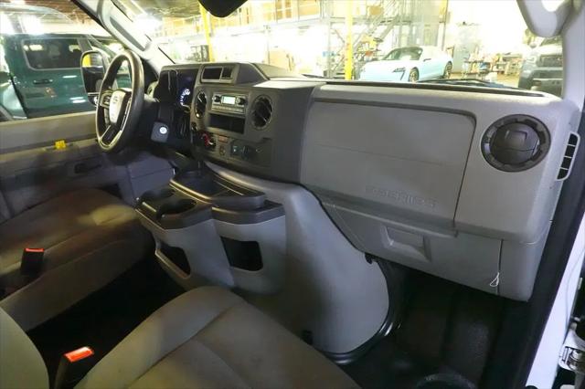 2022 Ford E-450 Cutaway Base