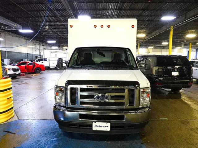 2022 Ford E-450 Cutaway Base