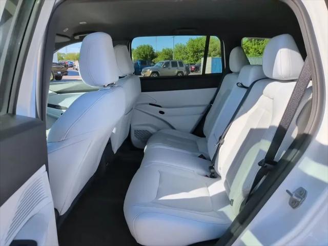 2026 Jeep Cherokee Laredo 4x4