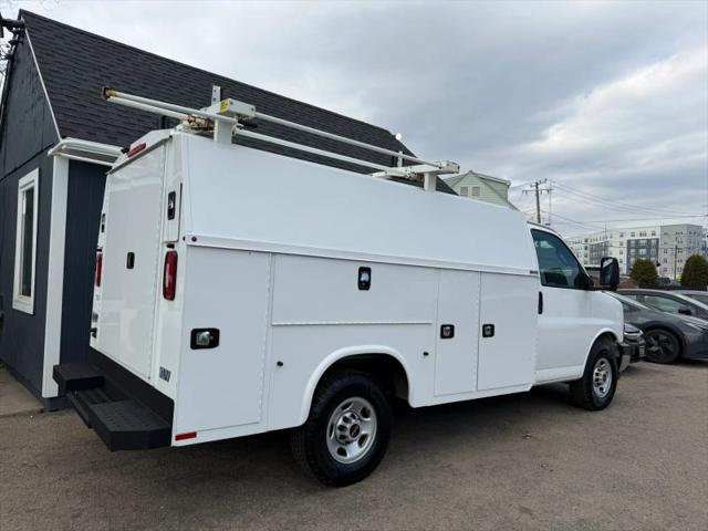 2021 GMC Savana Cutaway Work Van