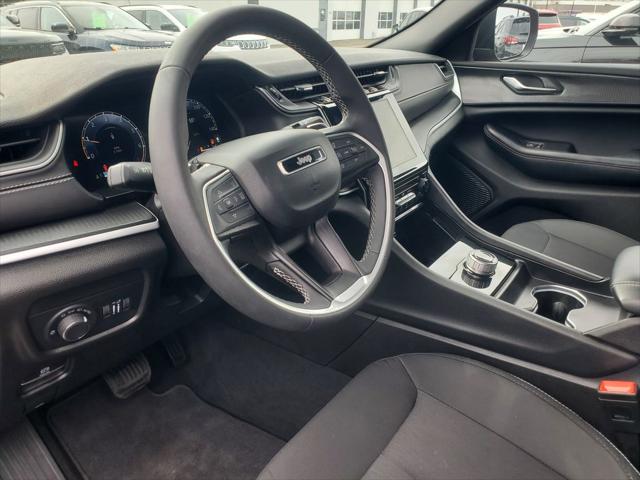 2024 Jeep Grand Cherokee Laredo 4x4