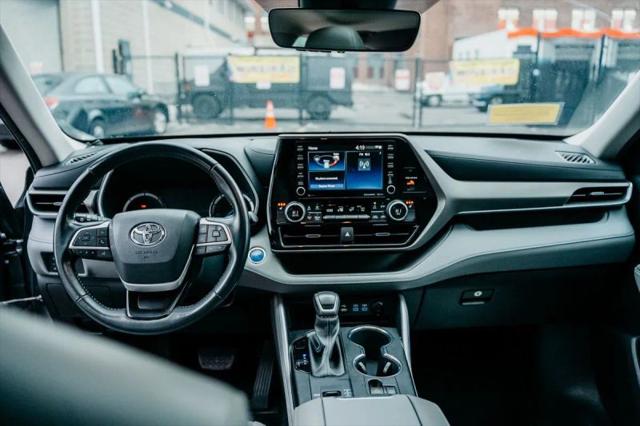 2022 Toyota Highlander Hybrid XLE