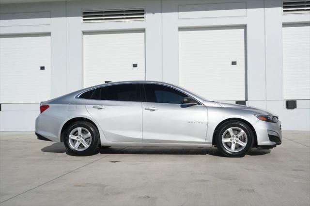 2022 Chevrolet Malibu FWD 1FL