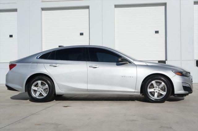 2022 Chevrolet Malibu FWD 1FL