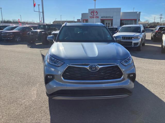 2023 Toyota Highlander Hybrid Platinum