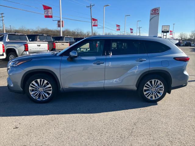 2023 Toyota Highlander Hybrid Platinum