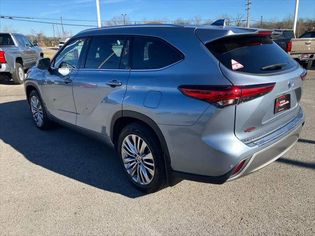 2023 Toyota Highlander Hybrid Platinum