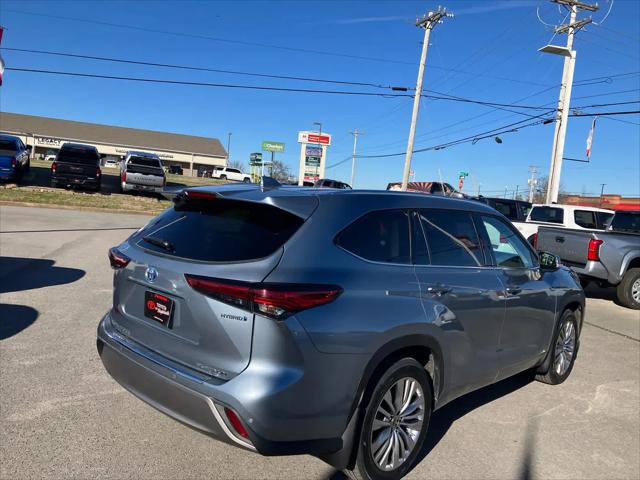 2023 Toyota Highlander Hybrid Platinum