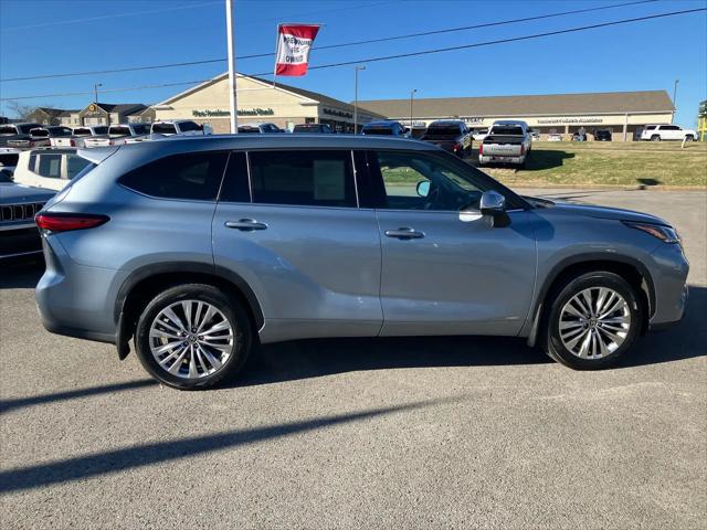 2023 Toyota Highlander Hybrid Platinum