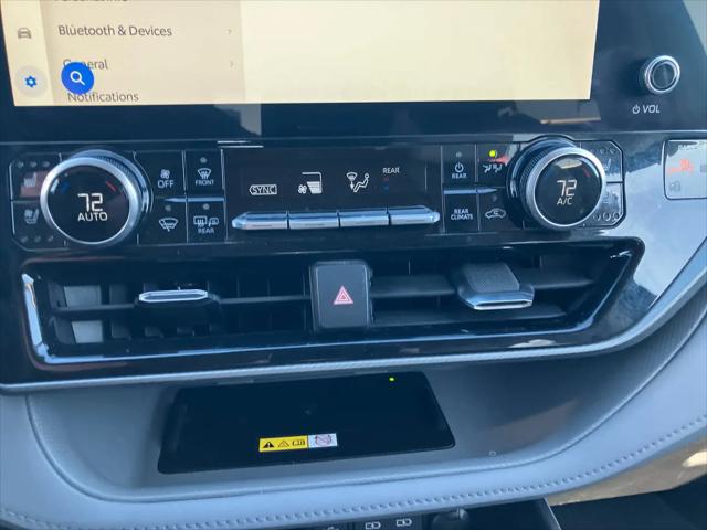 2023 Toyota Highlander Hybrid Platinum