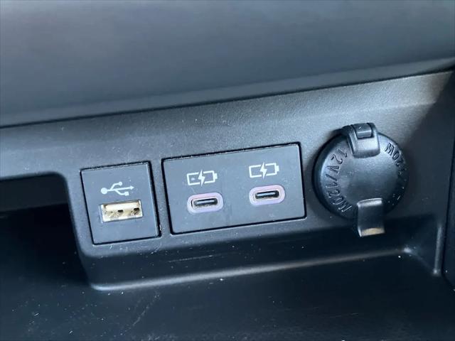 2023 Toyota Highlander Hybrid Platinum