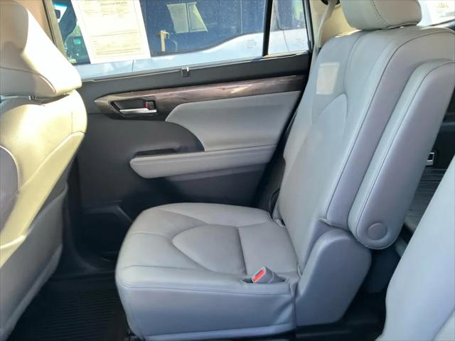 2023 Toyota Highlander Hybrid Platinum