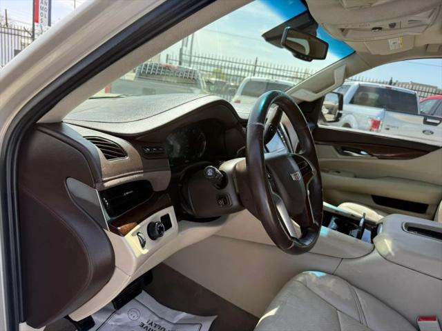 2016 Cadillac Escalade Luxury Collection