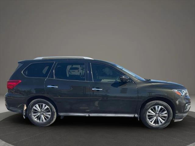 2017 Nissan Pathfinder SL