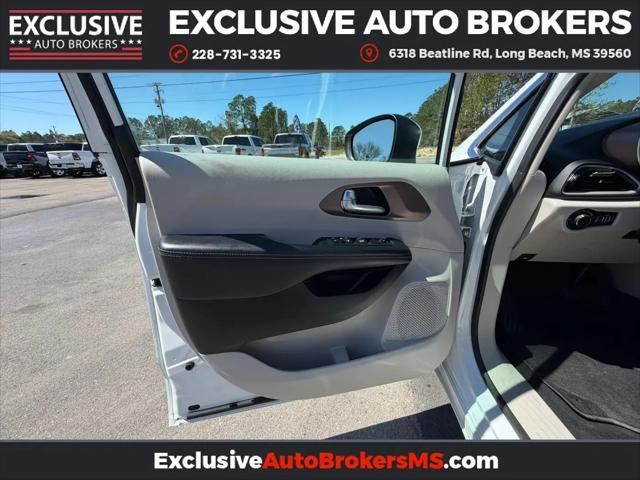 2023 Chrysler Voyager LX