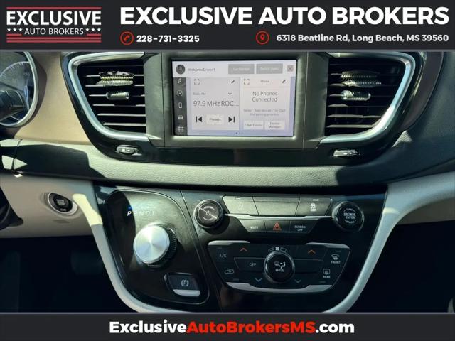 2023 Chrysler Voyager LX