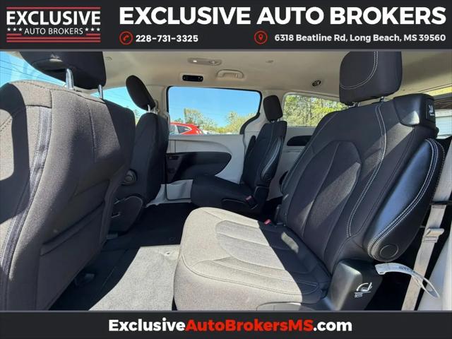 2023 Chrysler Voyager LX