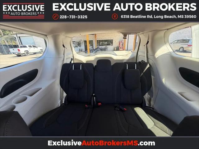 2023 Chrysler Voyager LX