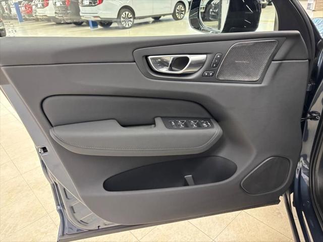 2026 Volvo XC60 B5 Ultra Black Edition