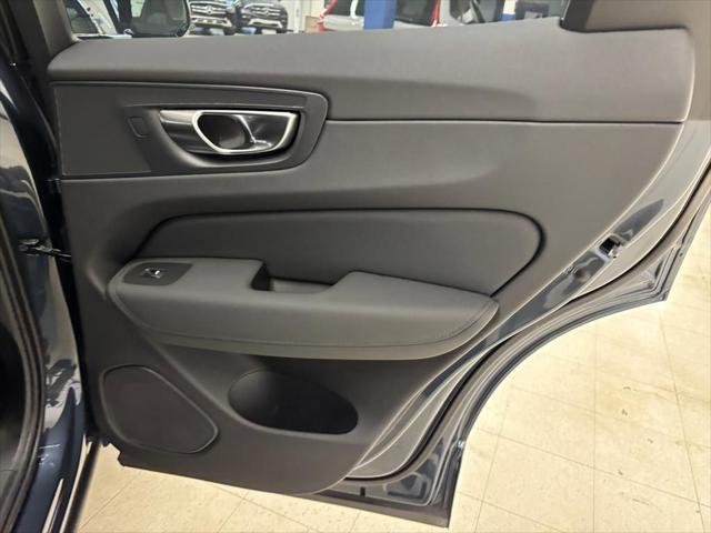 2026 Volvo XC60 B5 Ultra Black Edition