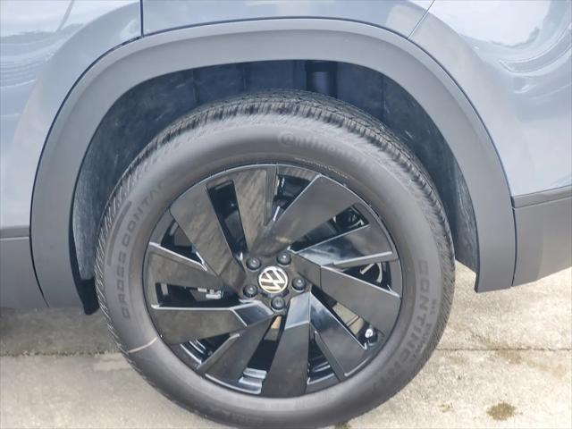 2026 Volkswagen Atlas Cross Sport SE with Technology