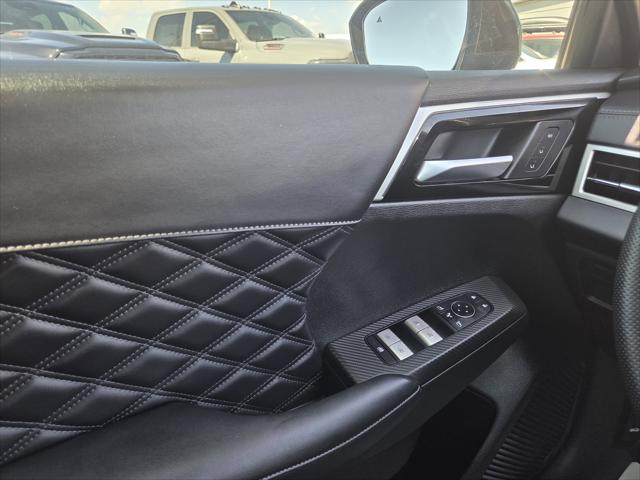 2024 Mitsubishi Outlander PHEV SEL Black Edition