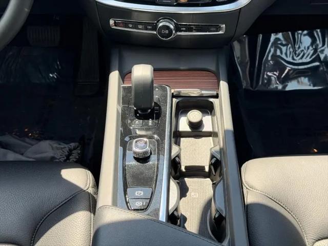 2025 Volvo S60 B5 Plus