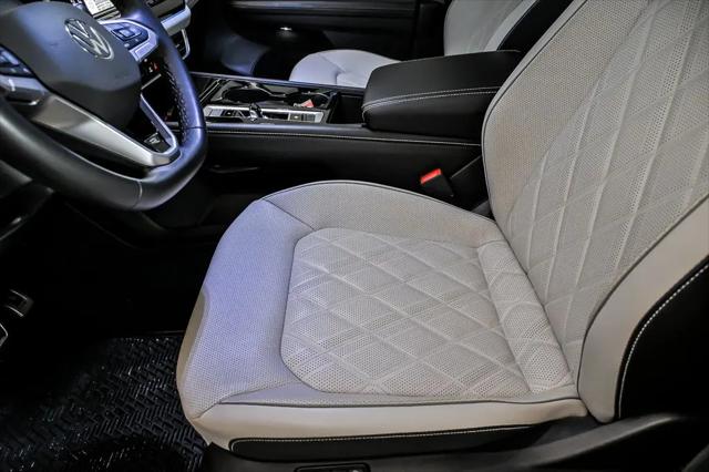 2025 Volkswagen Atlas Cross Sport 2.0T SEL Premium R-Line