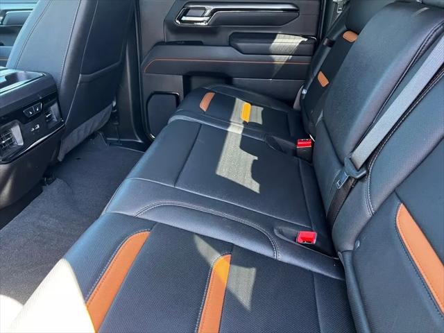 2025 GMC Sierra 2500HD 4WD Crew Cab Standard Bed AT4