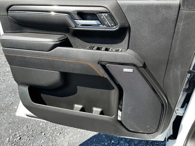 2025 GMC Sierra 2500HD 4WD Crew Cab Standard Bed AT4