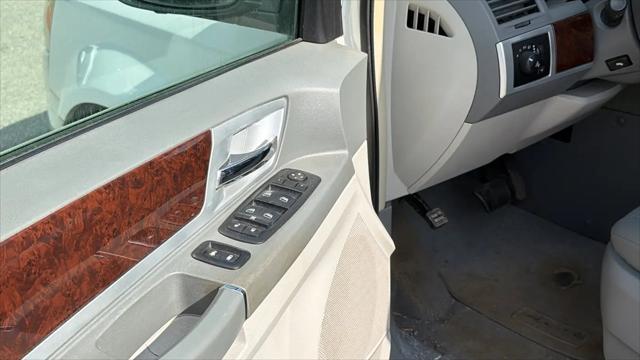 2010 Chrysler Town & Country Touring