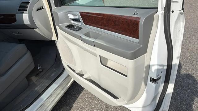 2010 Chrysler Town & Country Touring