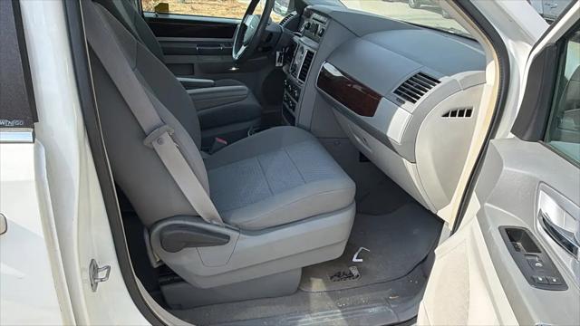2010 Chrysler Town & Country Touring