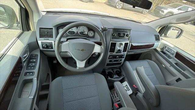 2010 Chrysler Town & Country Touring