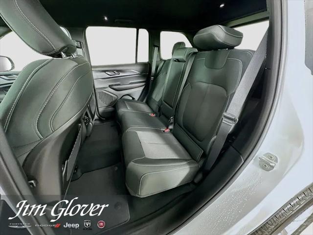 2026 Jeep Grand Cherokee Laredo 4x2