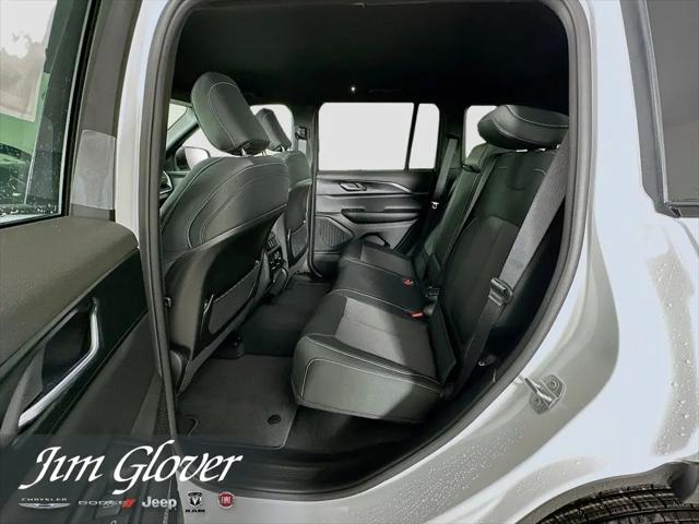 2026 Jeep Grand Cherokee Laredo 4x2
