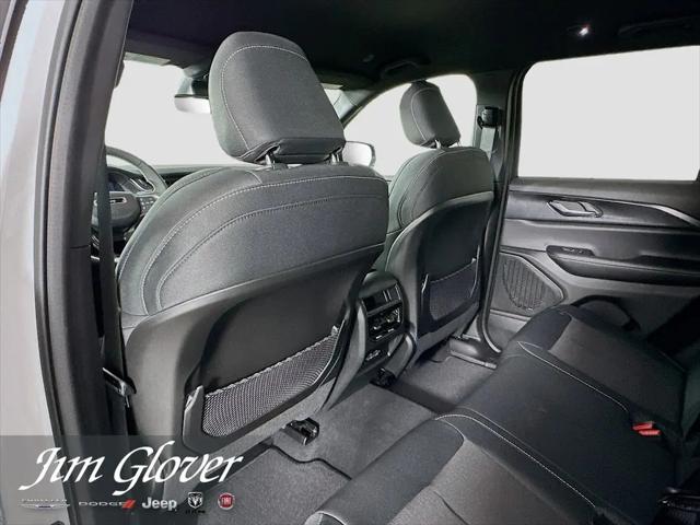 2026 Jeep Grand Cherokee Laredo 4x2
