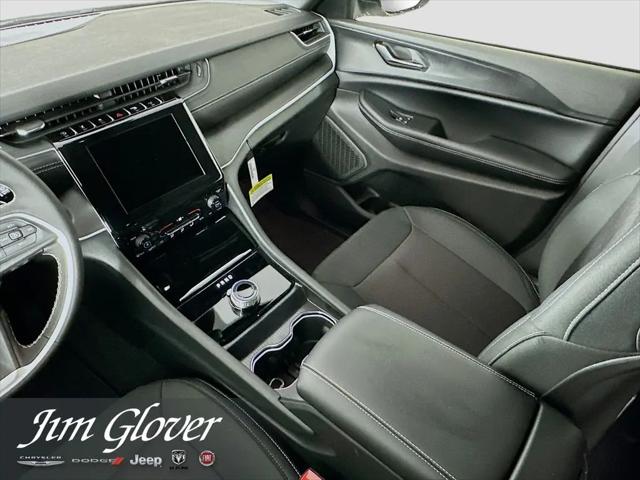 2026 Jeep Grand Cherokee Laredo 4x2