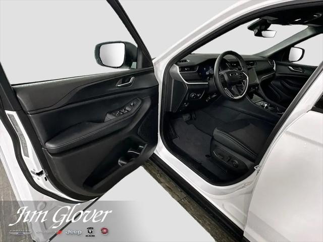 2026 Jeep Grand Cherokee Laredo 4x2