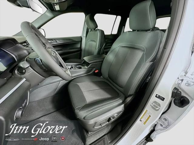 2026 Jeep Grand Cherokee Laredo 4x2