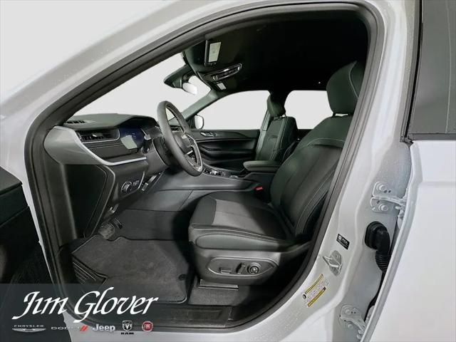 2026 Jeep Grand Cherokee Laredo 4x2