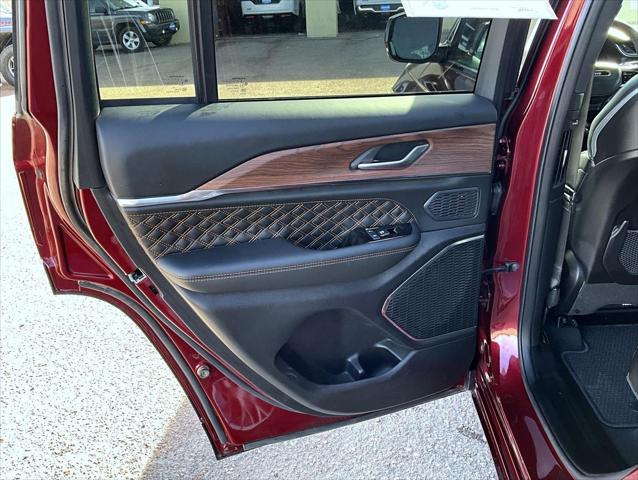2025 Jeep Grand Cherokee Summit 4x4