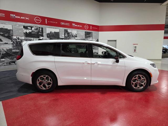 2024 Chrysler Pacifica Limited AWD