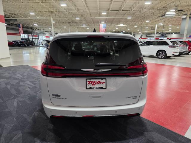 2024 Chrysler Pacifica Limited AWD